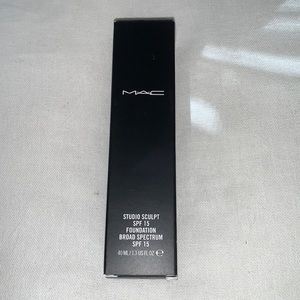 MAC Studio Sculpt SPF 15 Foundation NC35